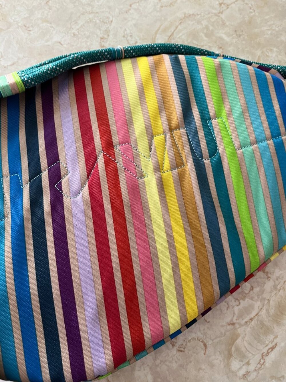 Kavu Lg Size Chroma Stripe Slingback Crossbody Bag Paracord Strap - Picture 7 of 8